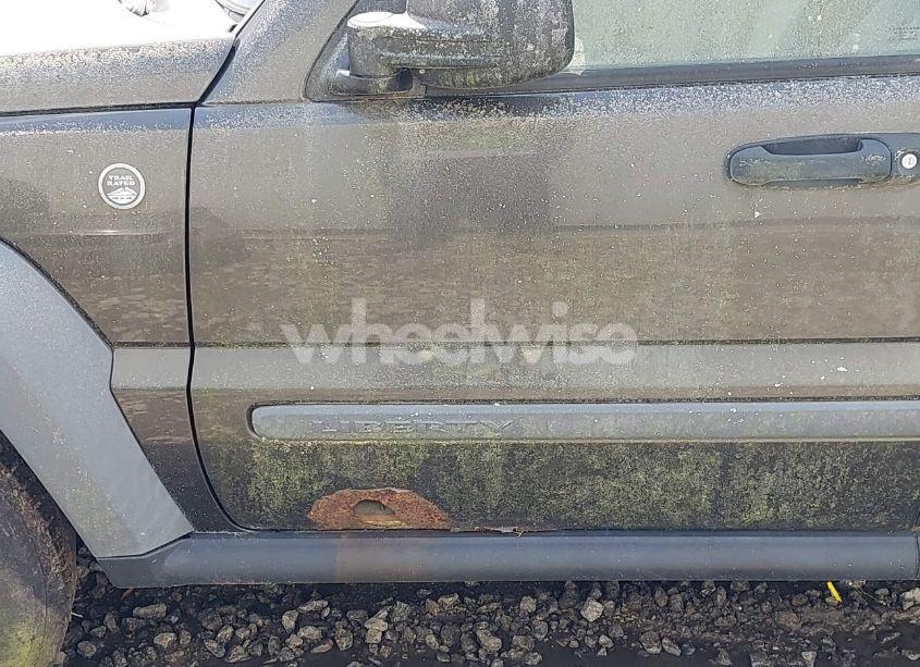 Photo 6 of 2005 Jeep Liberty SPORT (VIN 1J4GL48K95W658899)