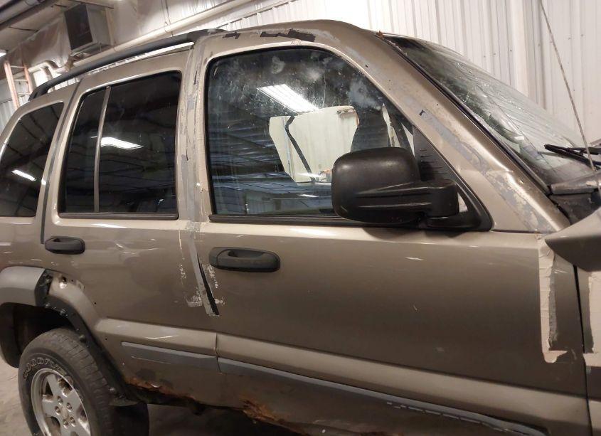 Photo 14 of 2005 Jeep Liberty SPORT (VIN 1J4GL48K95W659759)