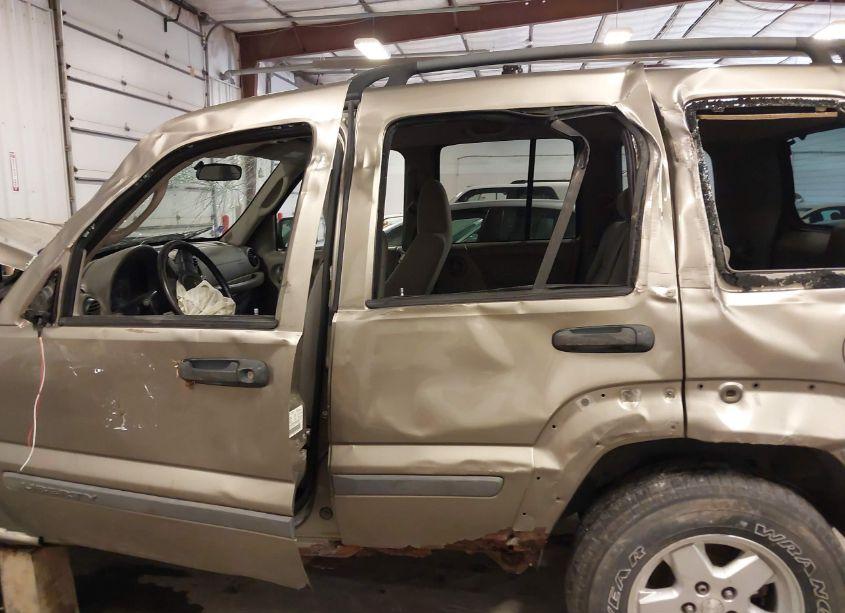 Photo 15 of 2005 Jeep Liberty SPORT (VIN 1J4GL48K95W659759)