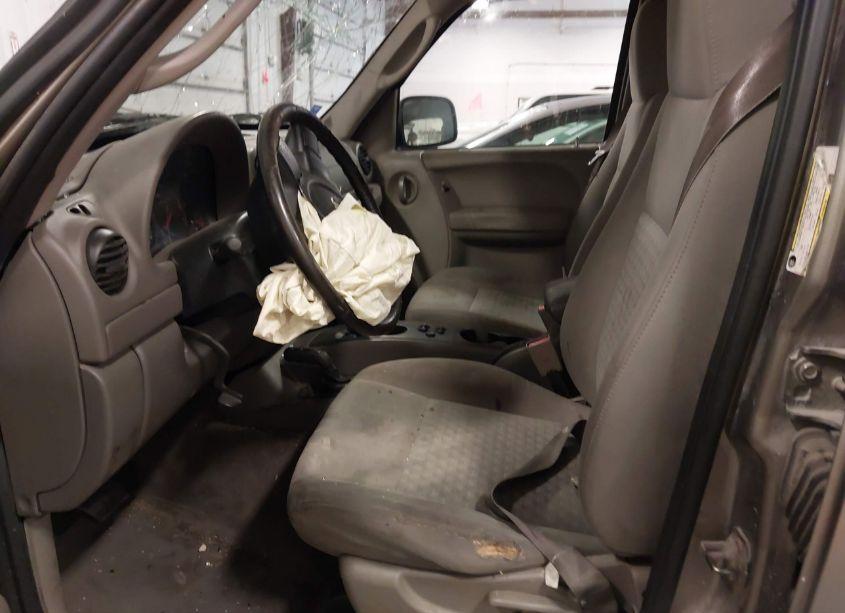 Photo 5 of 2005 Jeep Liberty SPORT (VIN 1J4GL48K95W659759)