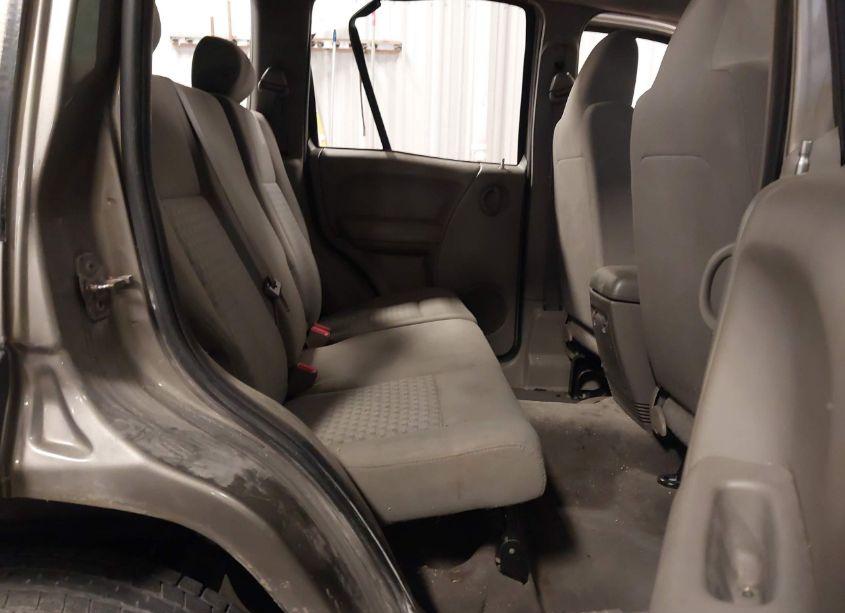 Photo 8 of 2005 Jeep Liberty SPORT (VIN 1J4GL48K95W659759)