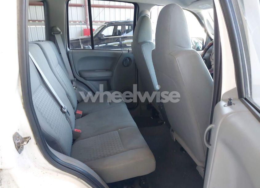 Photo 8 of 2007 Jeep Liberty SPORT (VIN 1J4GL48K97W670098)