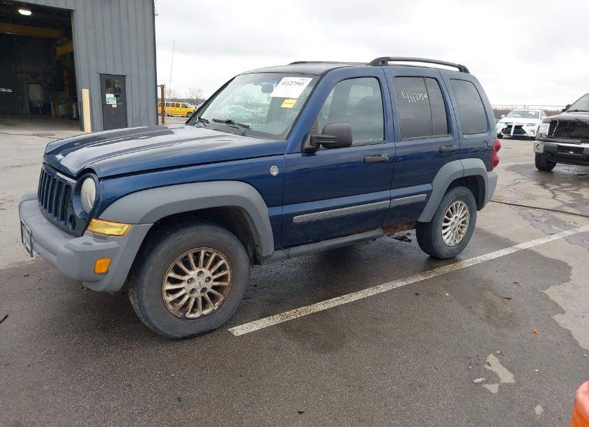 Photo 2 of 2005 Jeep Liberty SPORT (VIN 1J4GL48KX5W587924)