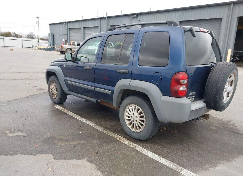 Photo 3 of 2005 Jeep Liberty SPORT (VIN 1J4GL48KX5W587924)