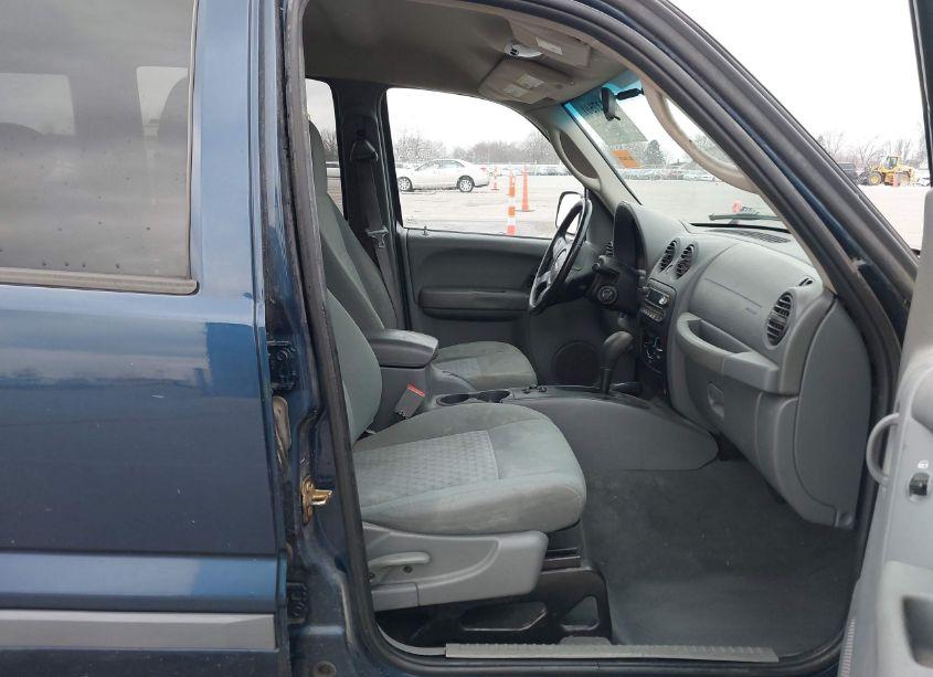 Photo 5 of 2005 Jeep Liberty SPORT (VIN 1J4GL48KX5W587924)