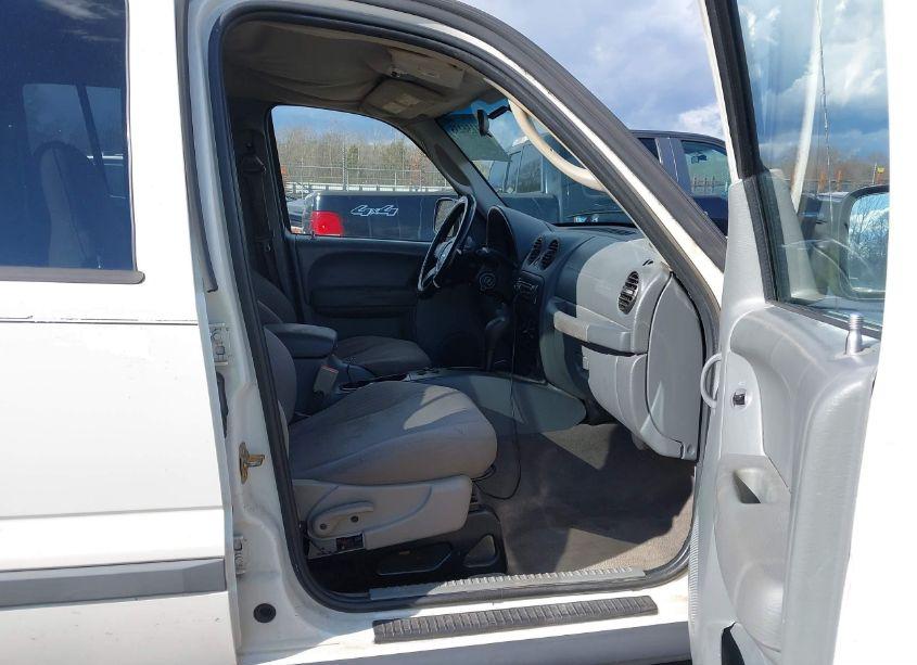 Photo 5 of 2005 Jeep Liberty SPORT (VIN 1J4GL48KX5W659723)