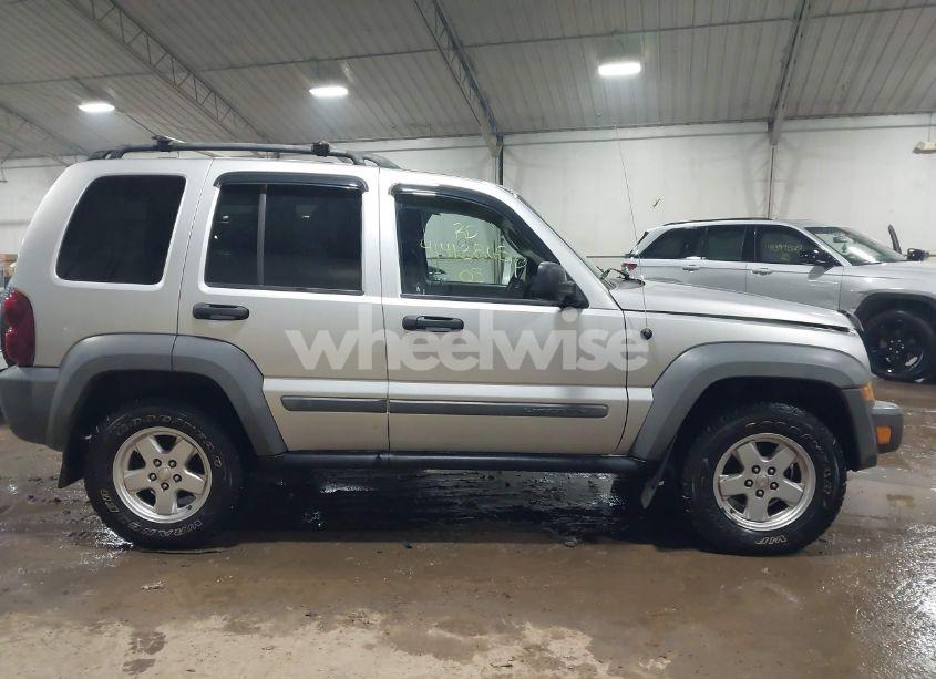 Photo 13 of 2005 Jeep Liberty SPORT (VIN 1J4GL48KX5W666588)