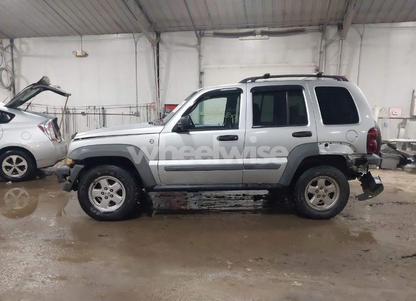 Photo 14 of 2005 Jeep Liberty SPORT (VIN 1J4GL48KX5W666588)