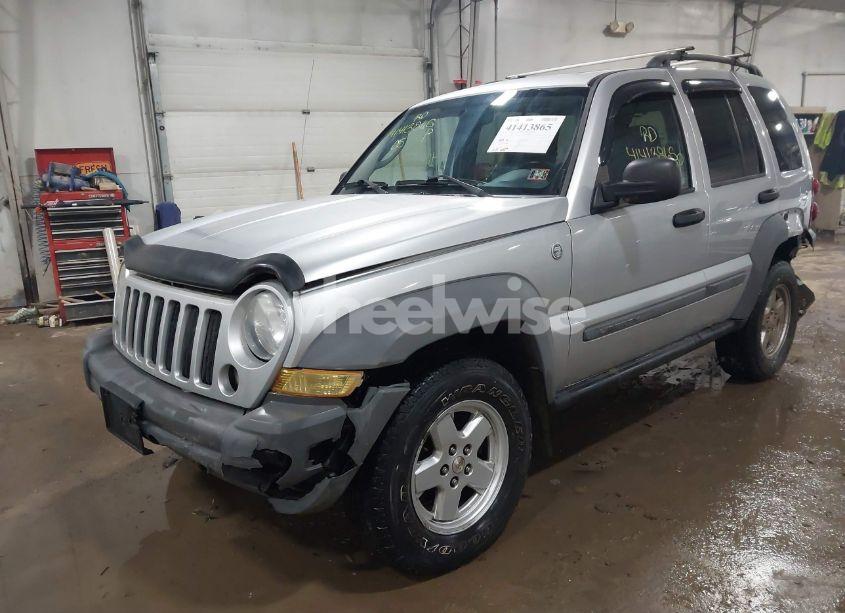Photo 2 of 2005 Jeep Liberty SPORT (VIN 1J4GL48KX5W666588)