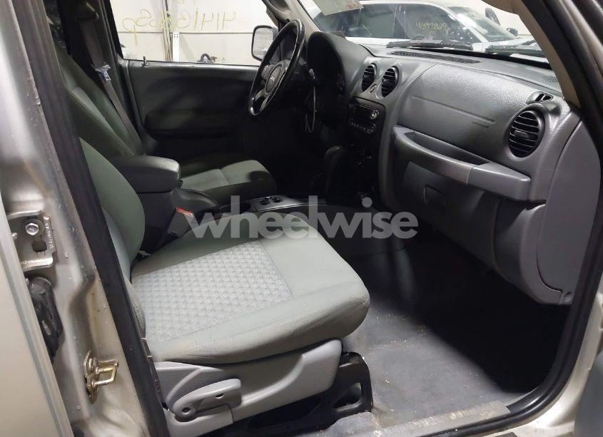 Photo 5 of 2005 Jeep Liberty SPORT (VIN 1J4GL48KX5W666588)