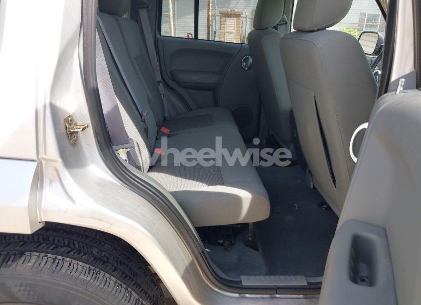 Photo 8 of 2005 Jeep Liberty LIMITED EDITION (VIN 1J4GL58K05W726738)