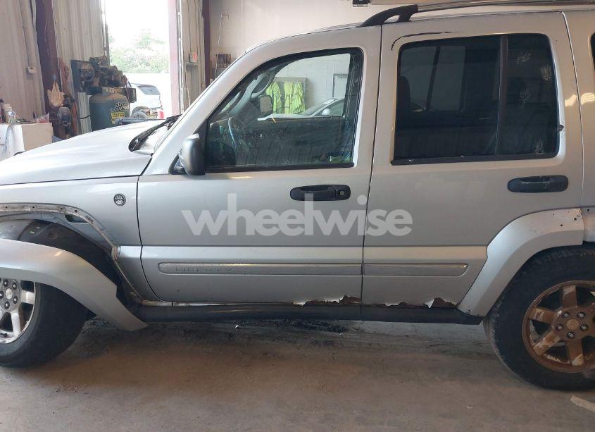 Photo 14 of 2005 Jeep Liberty LIMITED EDITION (VIN 1J4GL58K75W501121)