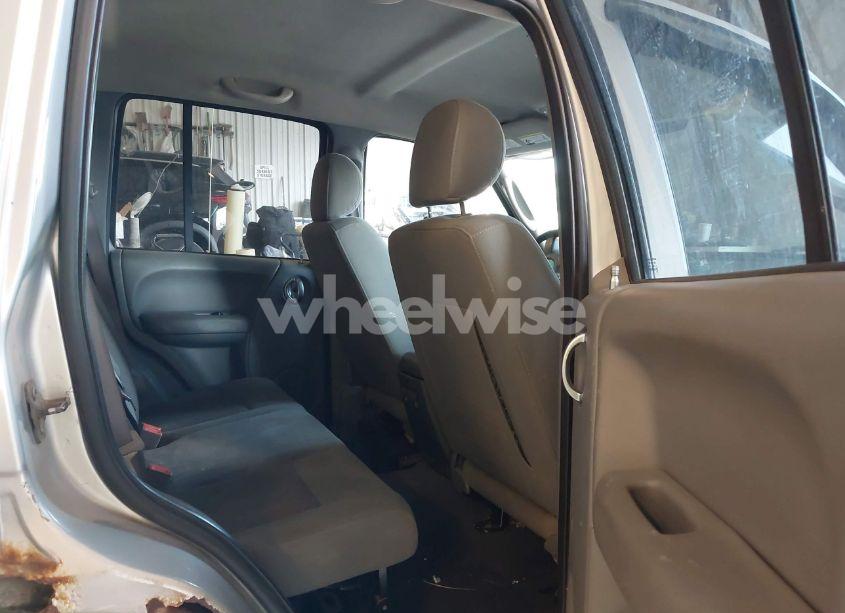 Photo 8 of 2005 Jeep Liberty LIMITED EDITION (VIN 1J4GL58K75W501121)