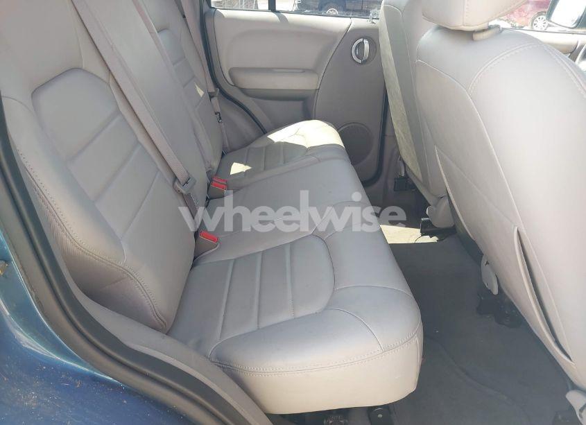 Photo 8 of 2004 Jeep Liberty LIMITED EDITION (VIN 1J4GL58K84W190314)