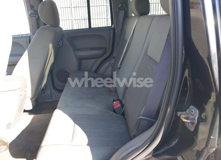 Photo 8 of 2005 Jeep Liberty LIMITED EDITION (VIN 1J4GL58KX5W668945)