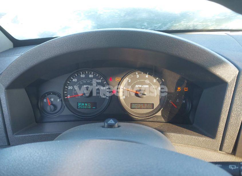 Photo 7 of 2005 Jeep Grand CHEROKEE LAREDO (VIN 1J4GR48K05C510351)