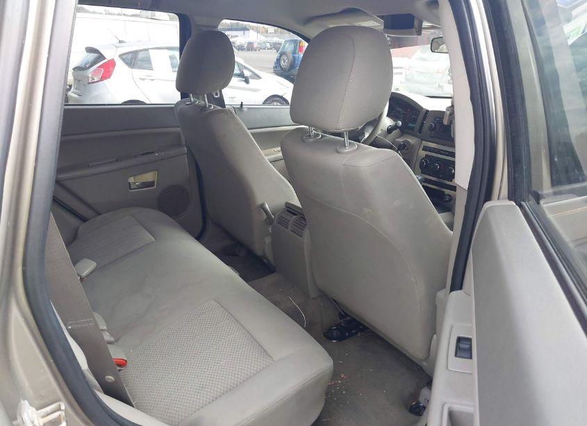 Photo 8 of 2005 Jeep Grand CHEROKEE LAREDO (VIN 1J4GR48K05C674957)