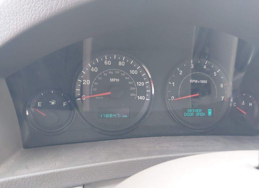 Photo 7 of 2005 Jeep Grand CHEROKEE LAREDO (VIN 1J4GR48K25C713550)