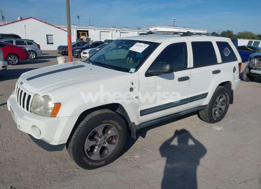 Photo 2 of 2005 Jeep Grand CHEROKEE LAREDO (VIN 1J4GR48K65C714751)