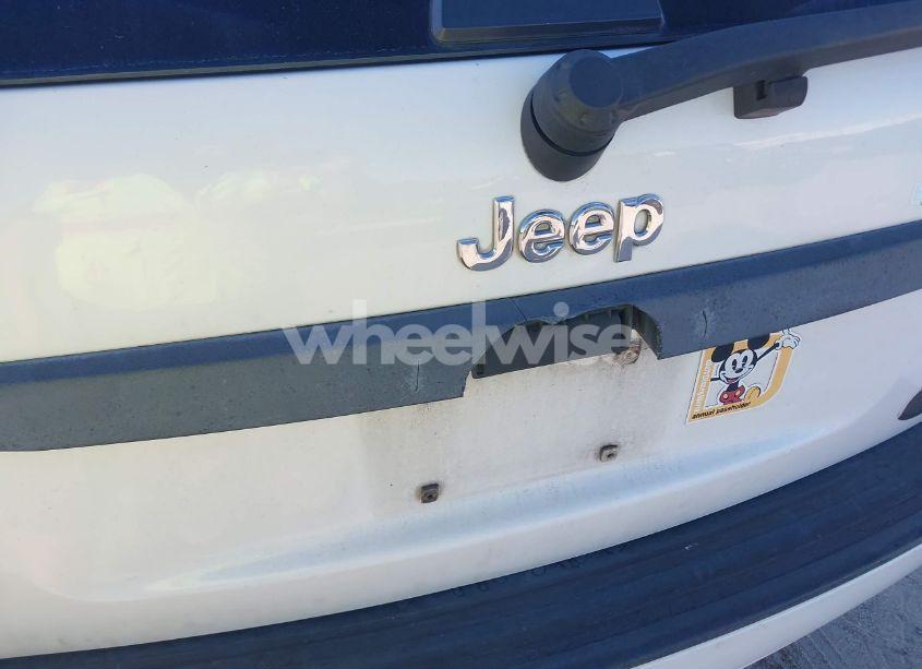 Photo 6 of 2005 Jeep Grand CHEROKEE LAREDO (VIN 1J4GR48K65C714751)