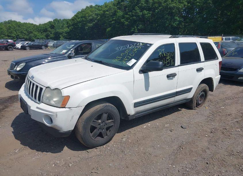 Photo 2 of 2005 Jeep Grand CHEROKEE LAREDO (VIN 1J4GR48K65C718881)