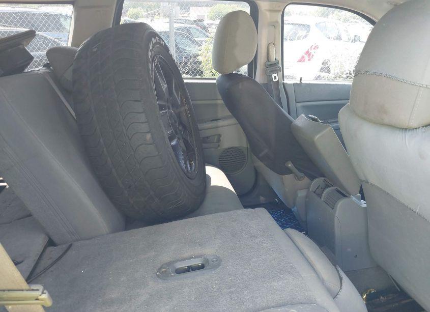 Photo 8 of 2005 Jeep Grand CHEROKEE LAREDO (VIN 1J4GR48K65C718881)