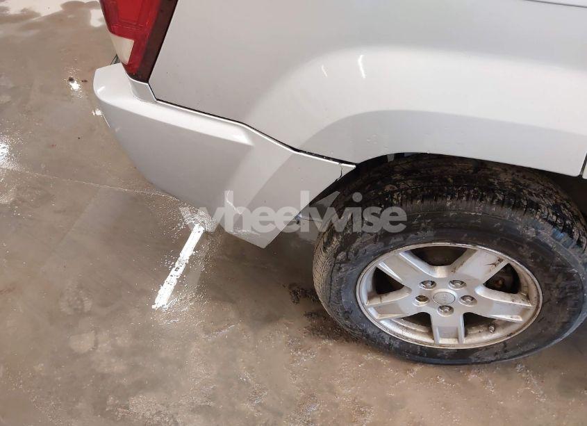 Photo 6 of 2005 Jeep Grand CHEROKEE LAREDO (VIN 1J4GR48K75C672932)