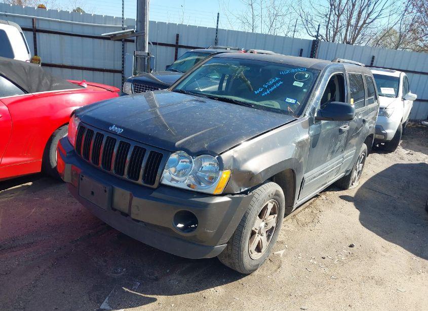 Photo 2 of 2005 Jeep Grand CHEROKEE LAREDO (VIN 1J4GR48K75C693828)