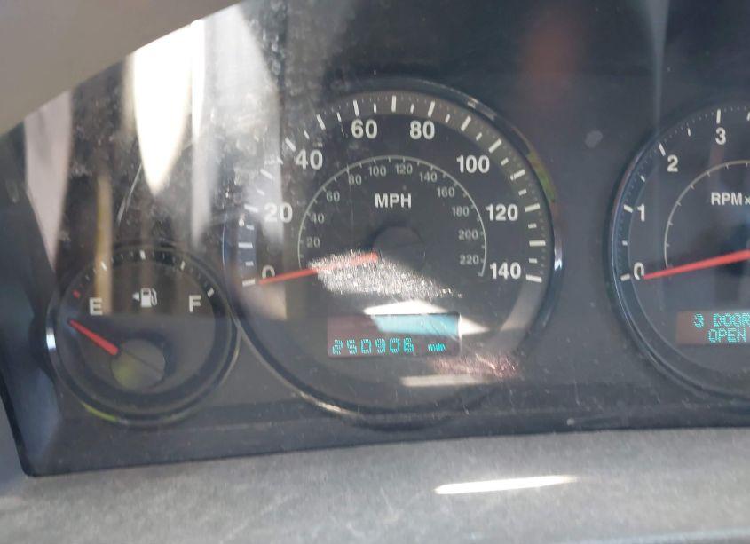 Photo 7 of 2005 Jeep Grand CHEROKEE LAREDO (VIN 1J4GR48K75C693828)