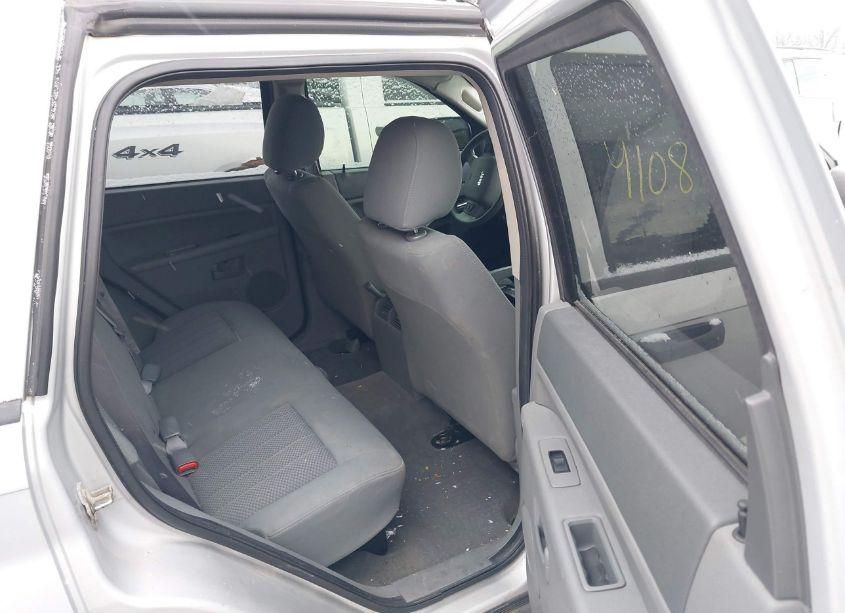 Photo 8 of 2005 Jeep Grand CHEROKEE LAREDO (VIN 1J4GR48KX5C536245)