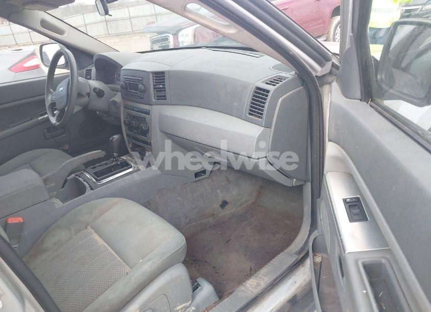 Photo 5 of 2005 Jeep Grand CHEROKEE LAREDO (VIN 1J4GR48KX5C567771)