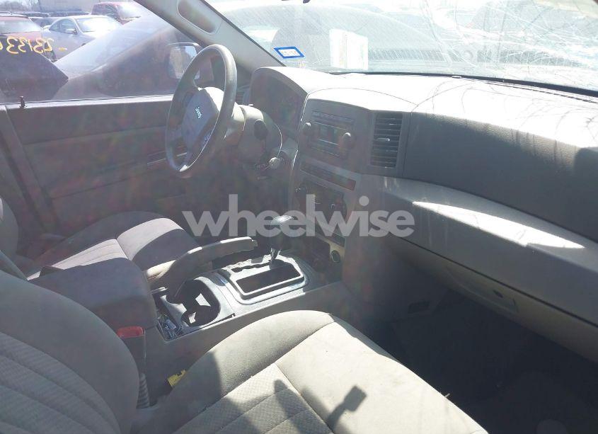 Photo 5 of 2005 Jeep Grand CHEROKEE LAREDO (VIN 1J4GS48K05C663137)