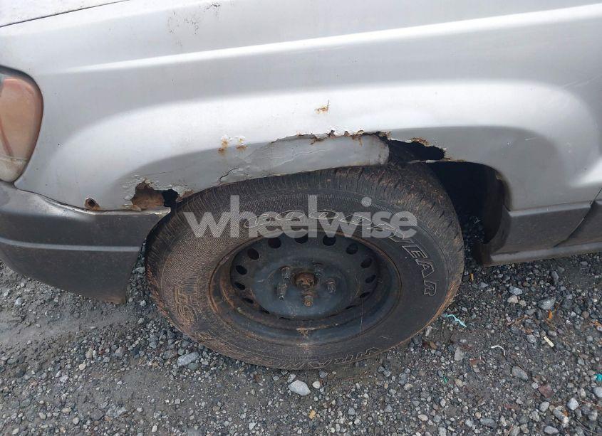 Photo 6 of 2004 Jeep Grand CHEROKEE LAREDO (VIN 1J4GW48S84C122601)