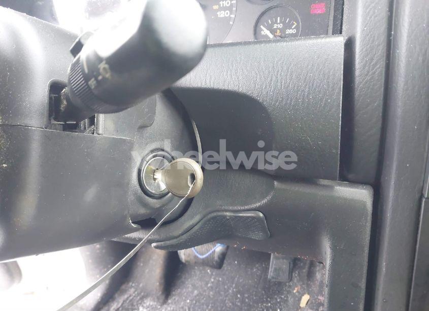 Photo 11 of 2004 Jeep Grand CHEROKEE LAREDO (VIN 1J4GW48SX4C291440)