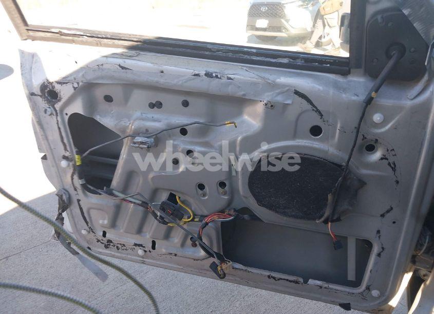 Photo 13 of 2004 Jeep Grand CHEROKEE LAREDO (VIN 1J4GX48NX4C403936)