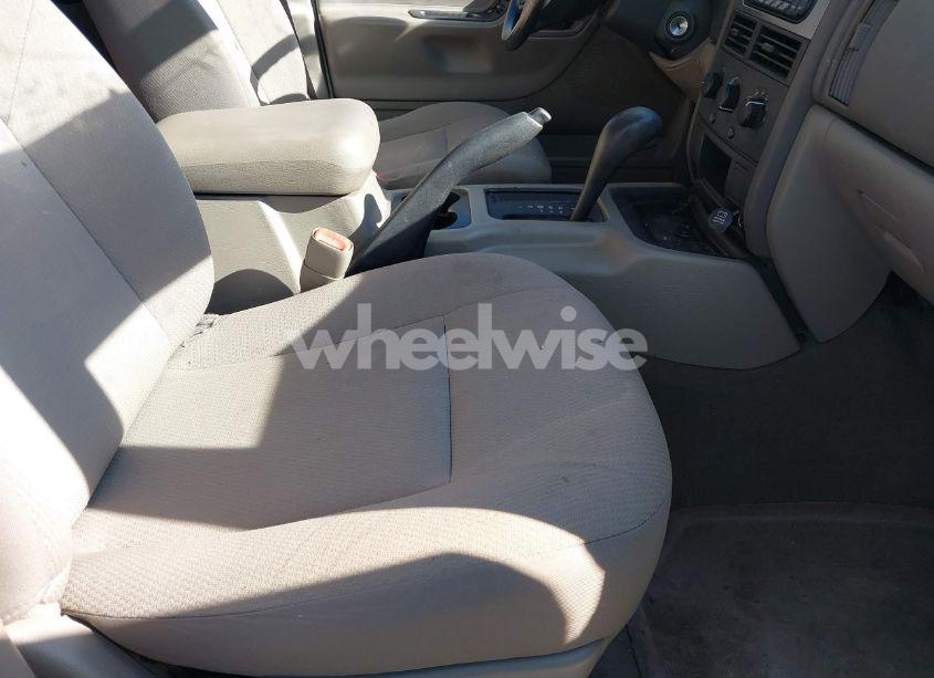 Photo 5 of 2004 Jeep Grand CHEROKEE LAREDO (VIN 1J4GX48S14C401661)