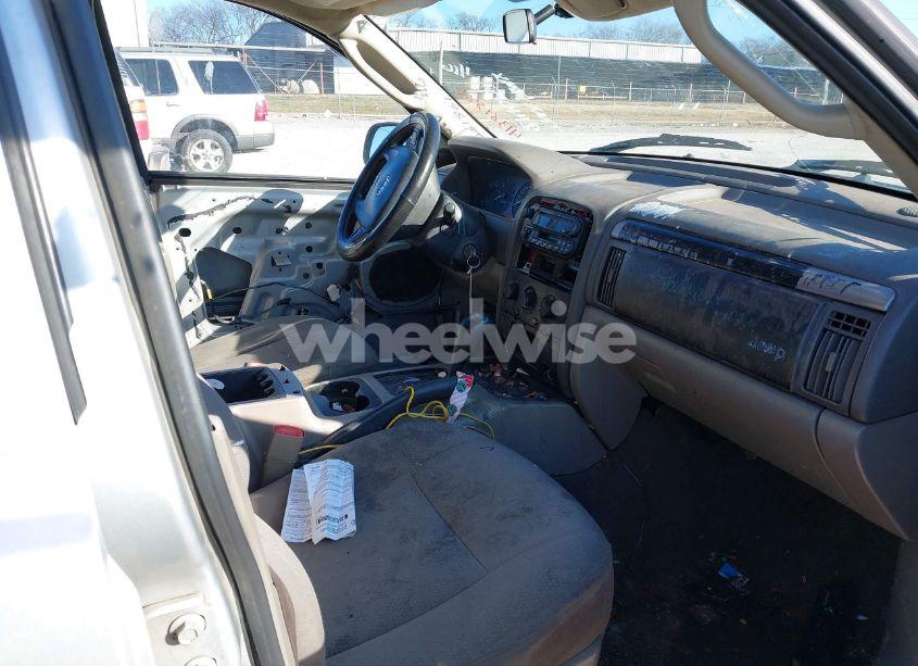 Photo 5 of 2004 Jeep Grand CHEROKEE LAREDO (VIN 1J4GX48SX4C214015)