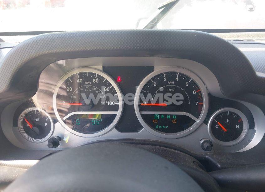 Photo 7 of 2010 Jeep Wrangler UNLIMITED SAHARA (VIN 1J4HA5H16AL145869)