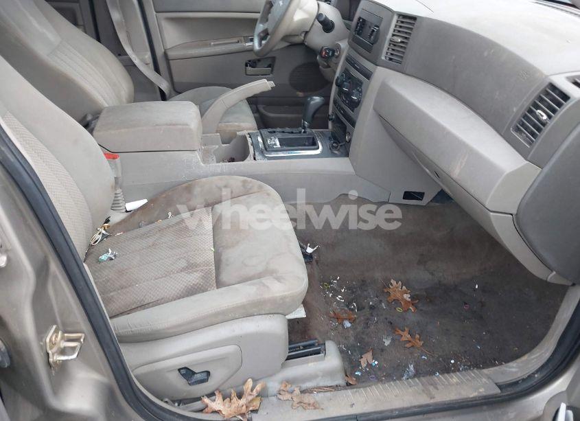 Photo 5 of 2005 Jeep Grand CHEROKEE LAREDO (VIN 1J4HR48N35C535663)