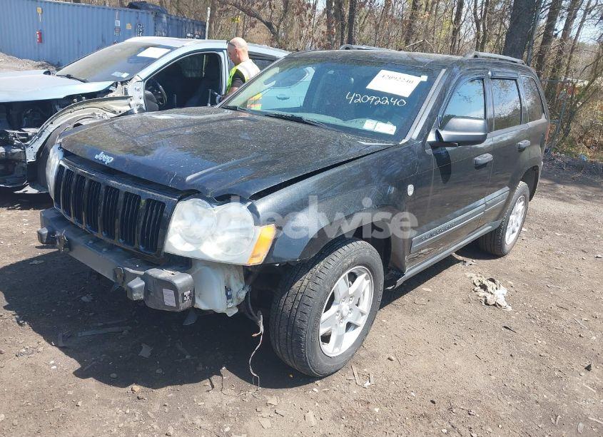 Photo 2 of 2005 Jeep Grand CHEROKEE LAREDO (VIN 1J4HR48N35C578674)
