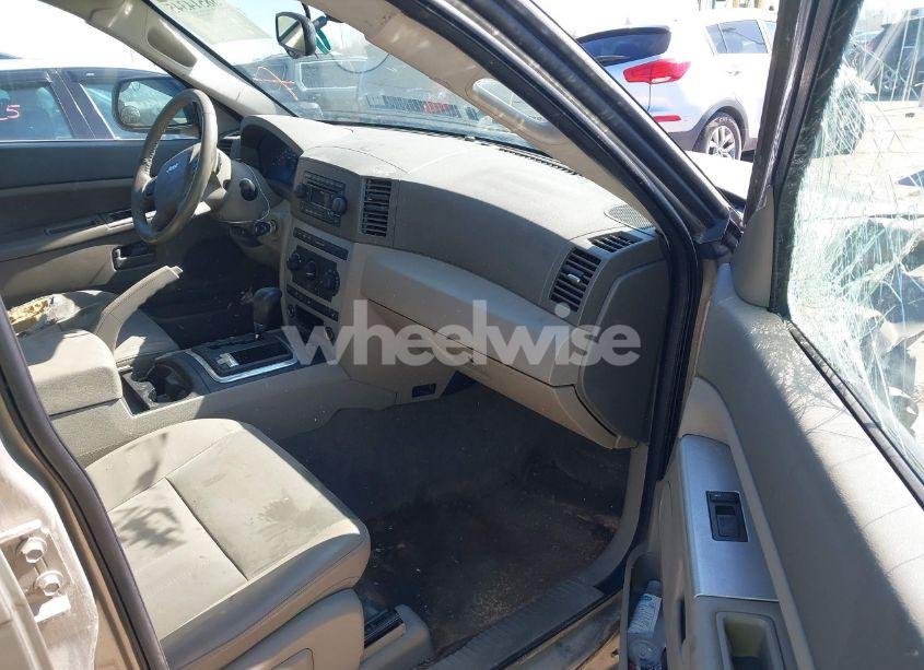 Photo 5 of 2005 Jeep Grand CHEROKEE LAREDO (VIN 1J4HR48N35C647637)