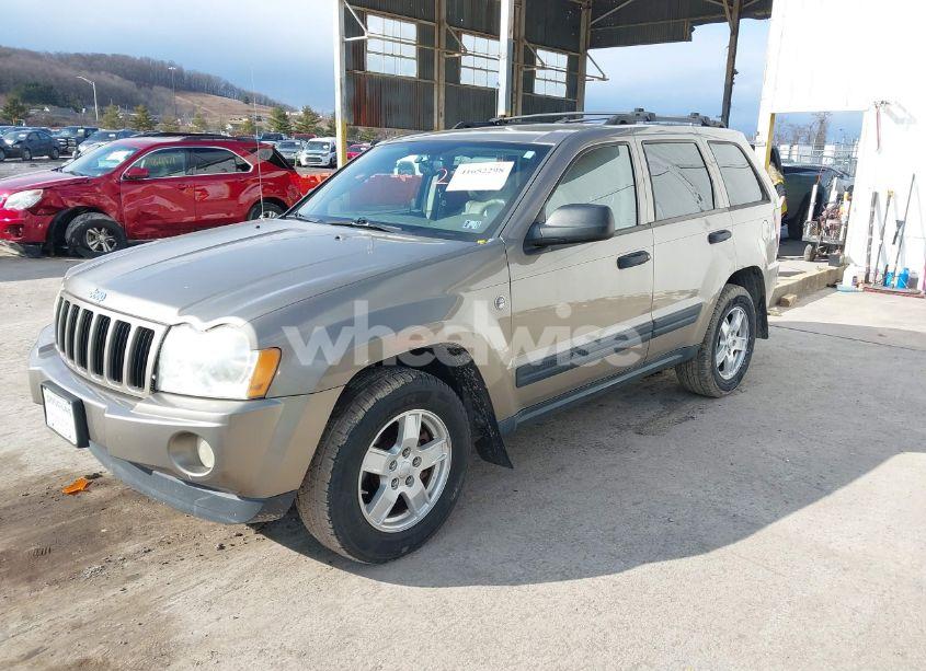 Photo 2 of 2005 Jeep Grand CHEROKEE LAREDO (VIN 1J4HR48N65C552764)