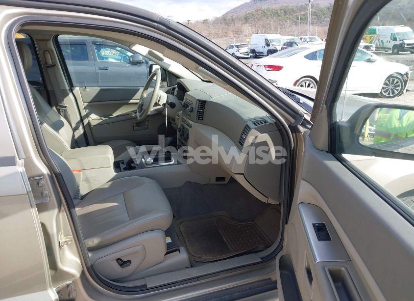 Photo 5 of 2005 Jeep Grand CHEROKEE LAREDO (VIN 1J4HR48N65C552764)