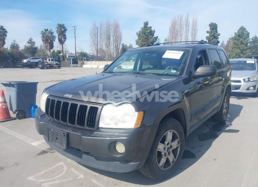 Photo 2 of 2005 Jeep Grand CHEROKEE LAREDO (VIN 1J4HR48N75C540252)