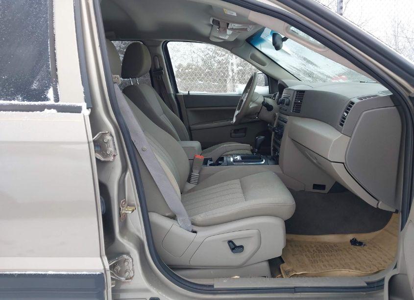 Photo 5 of 2005 Jeep Grand CHEROKEE LAREDO (VIN 1J4HR48N75C727670)