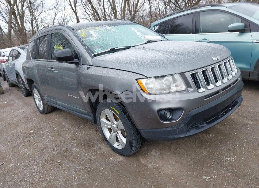 2011 Jeep Compass (VIN 1J4NF1FB0BD271696) main photo
