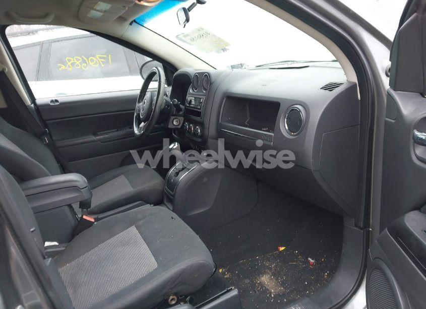 Photo 5 of 2011 Jeep Compass (VIN 1J4NF1FB0BD271696)