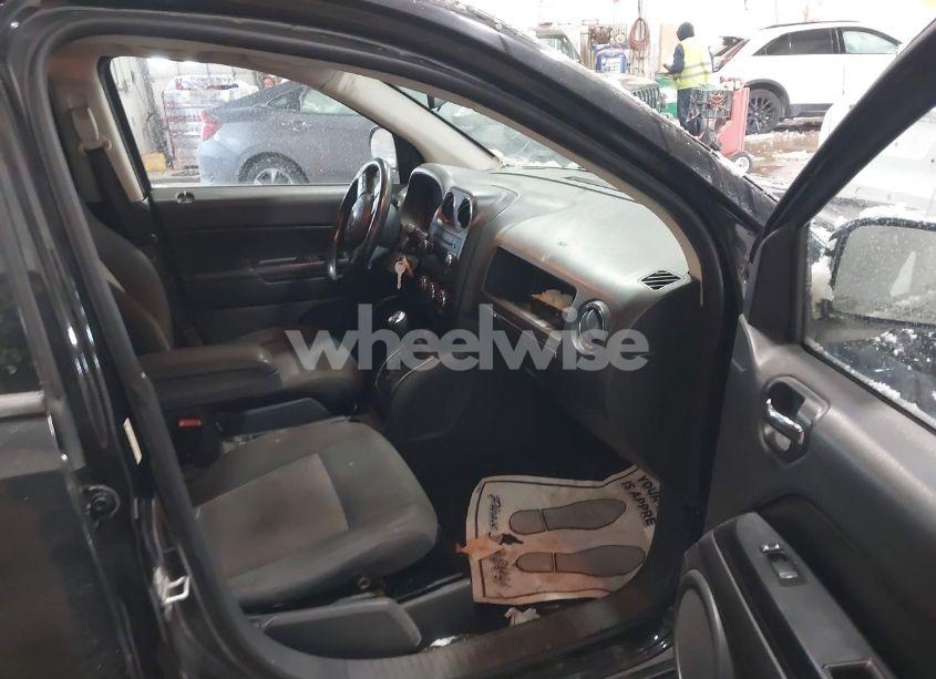 Photo 5 of 2011 Jeep Compass (VIN 1J4NF1FB1BD179397)