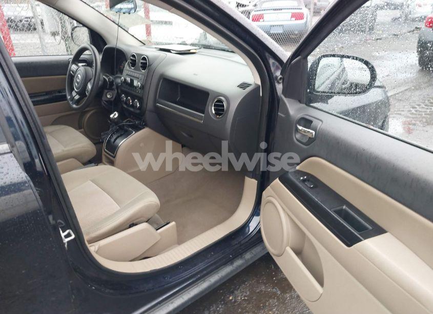 Photo 5 of 2011 Jeep Compass (VIN 1J4NF1FB2BD163919)