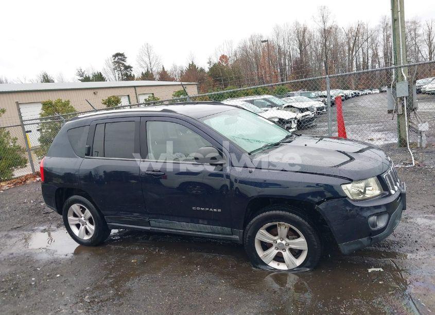Photo 6 of 2011 Jeep Compass (VIN 1J4NF1FB2BD163919)